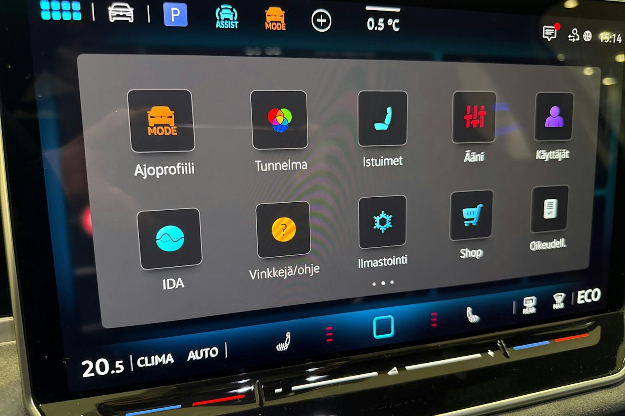 valkoinen Volkswagen Passat 2026 kuva 14.