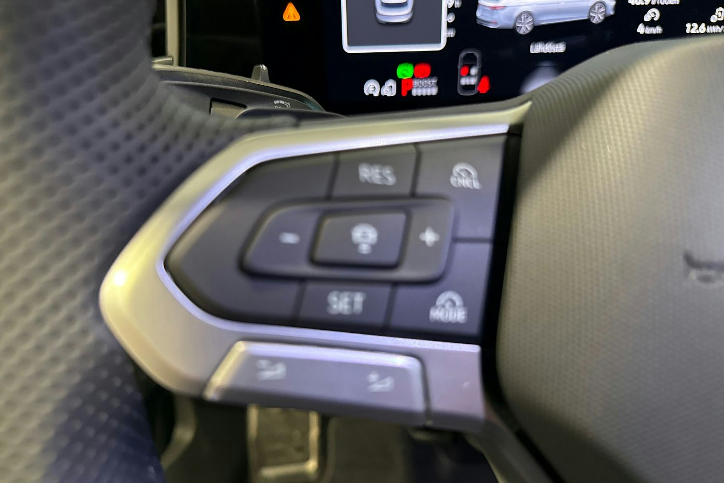 valkoinen Volkswagen Passat 2026 kuva 15.