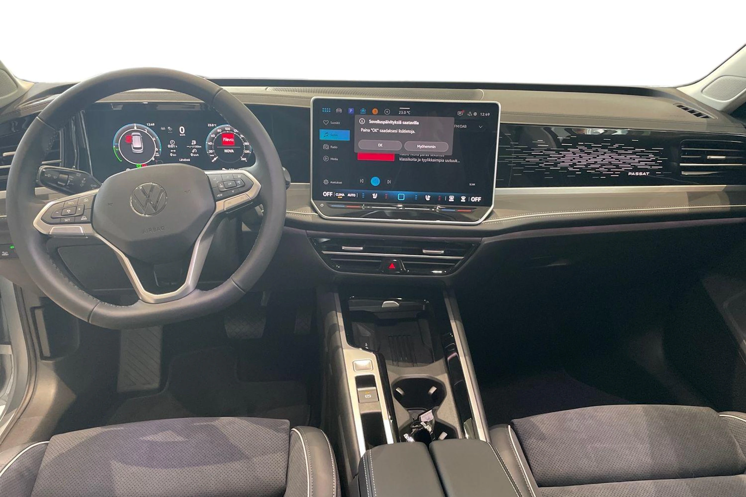 harmaa Volkswagen Passat 2026 kuva 7.