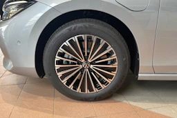 harmaa Volkswagen Passat 2026 kuva 10.