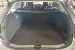 harmaa Volkswagen Passat 2026 kuva 15.
