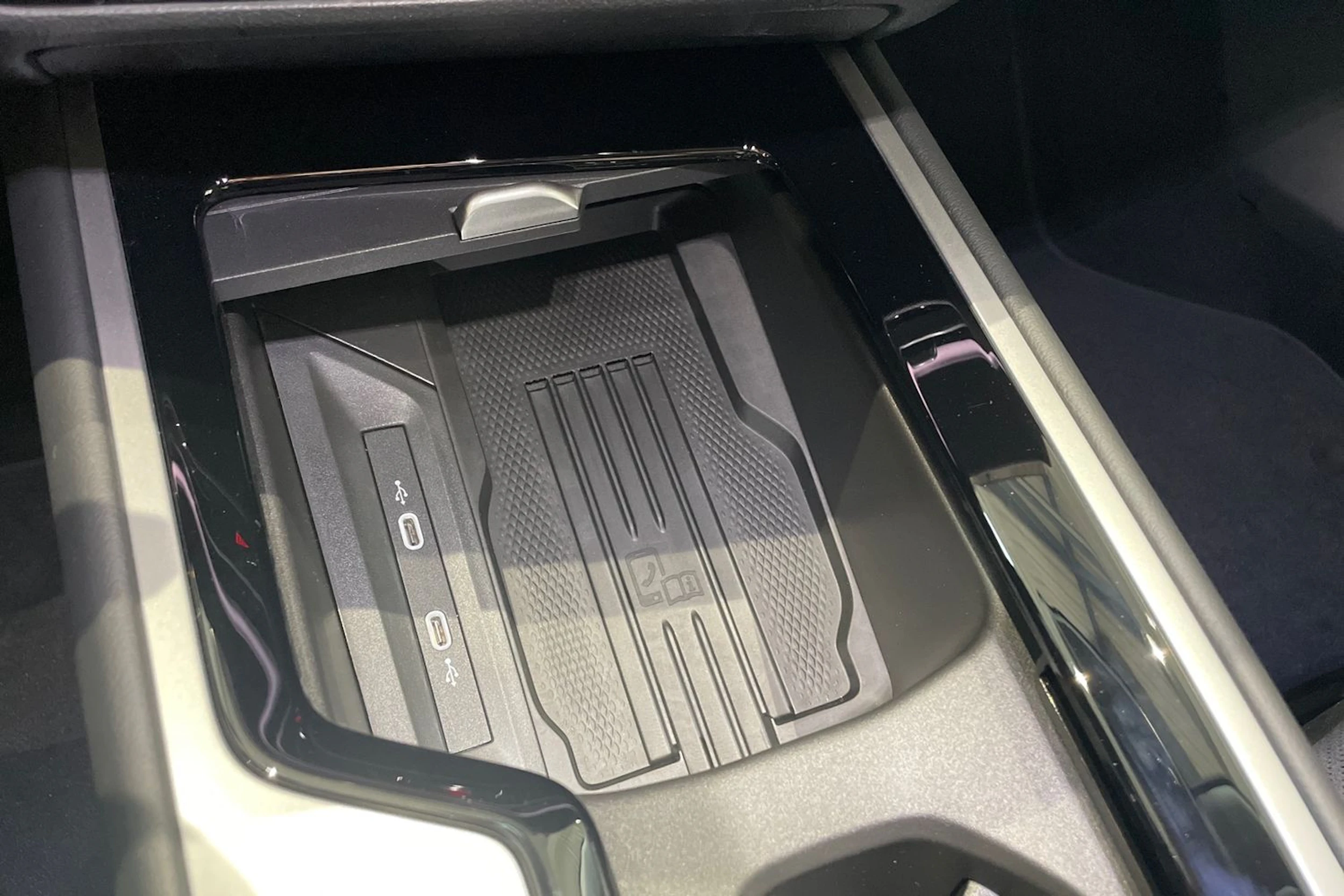 harmaa Volkswagen Passat 2026 kuva 18.