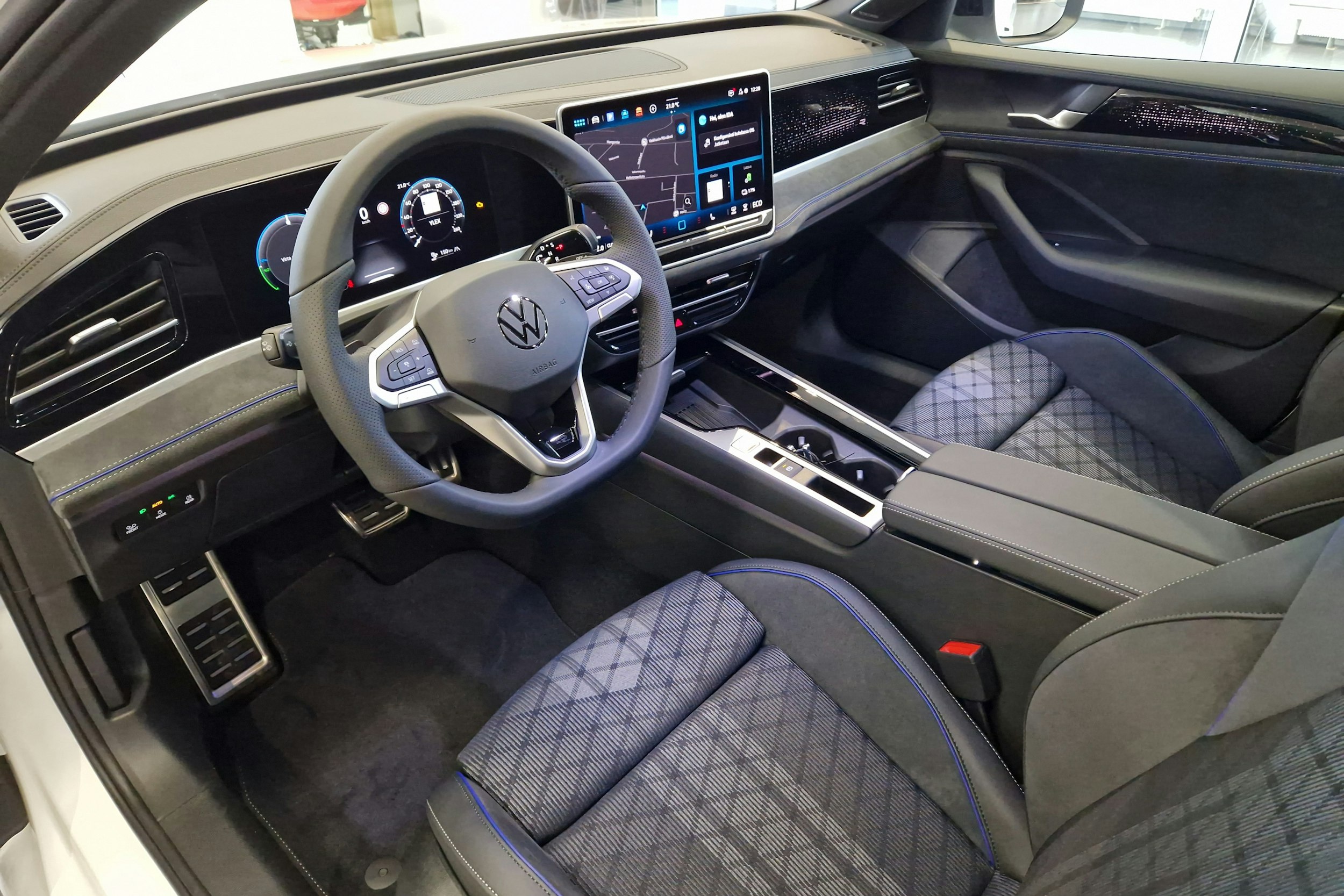 valkoinen Volkswagen Passat 2026 kuva 6.