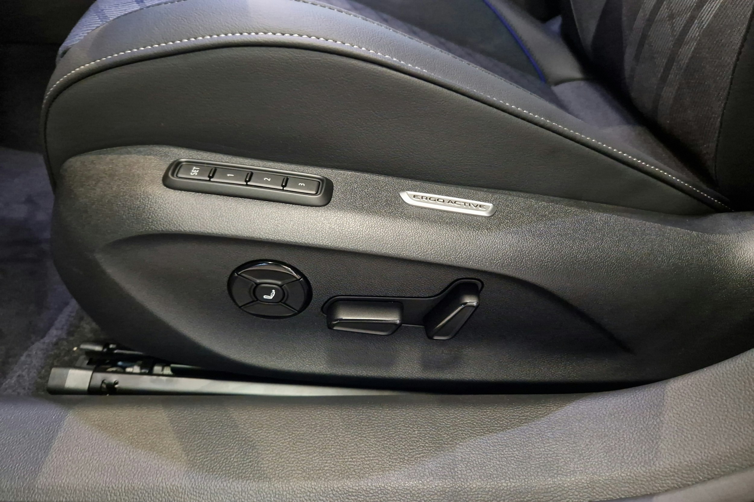 valkoinen Volkswagen Passat 2026 kuva 8.