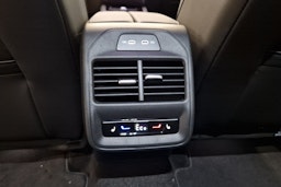 valkoinen Volkswagen Passat 2026 kuva 12.