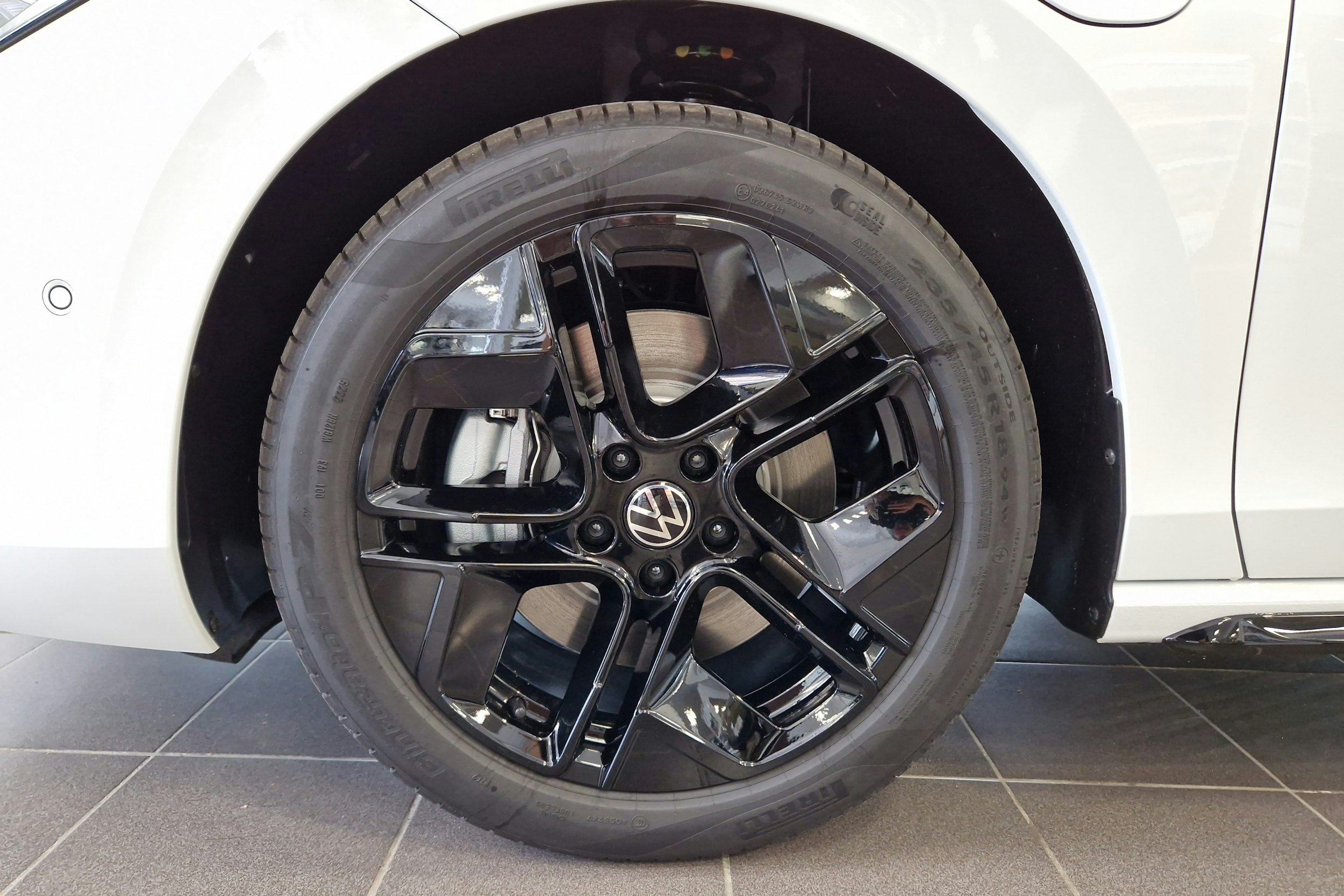 valkoinen Volkswagen Passat 2026 kuva 15.
