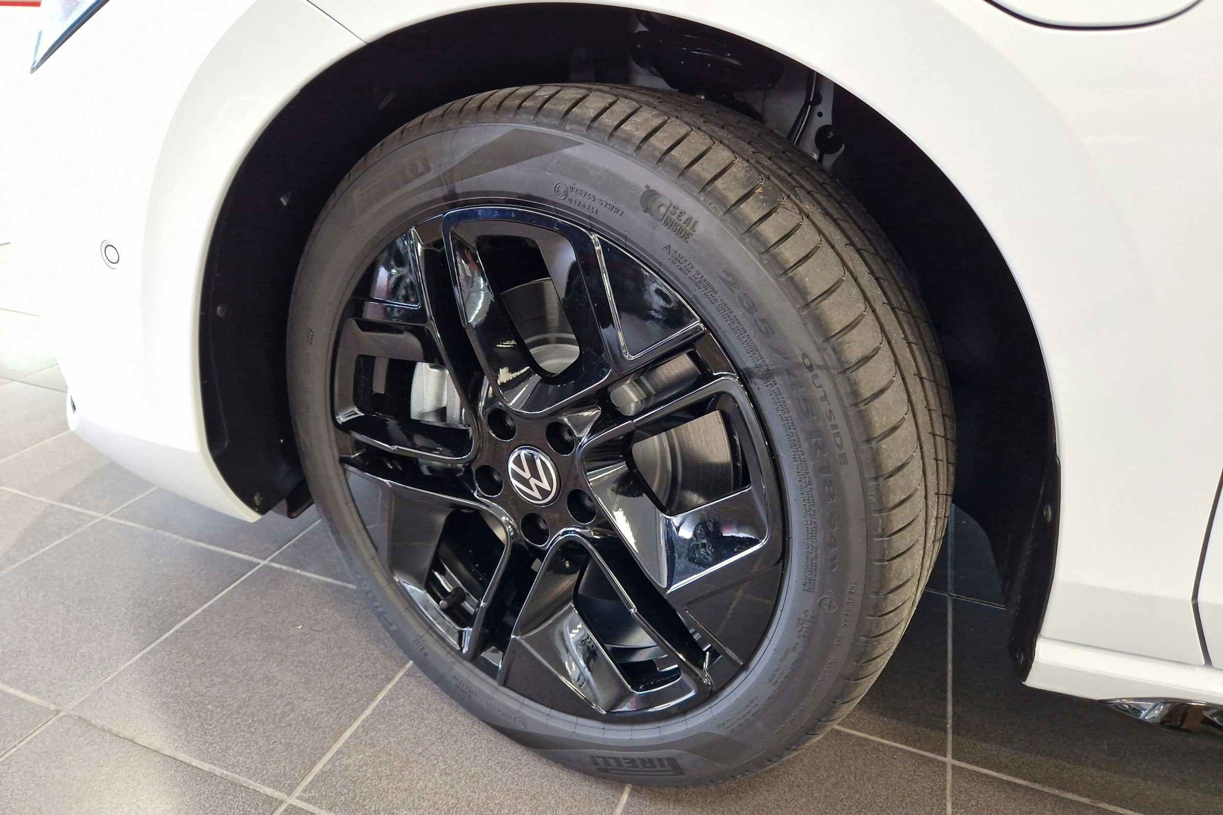 valkoinen Volkswagen Passat 2026 kuva 16.
