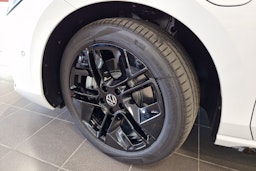 valkoinen Volkswagen Passat 2026 kuva 16.