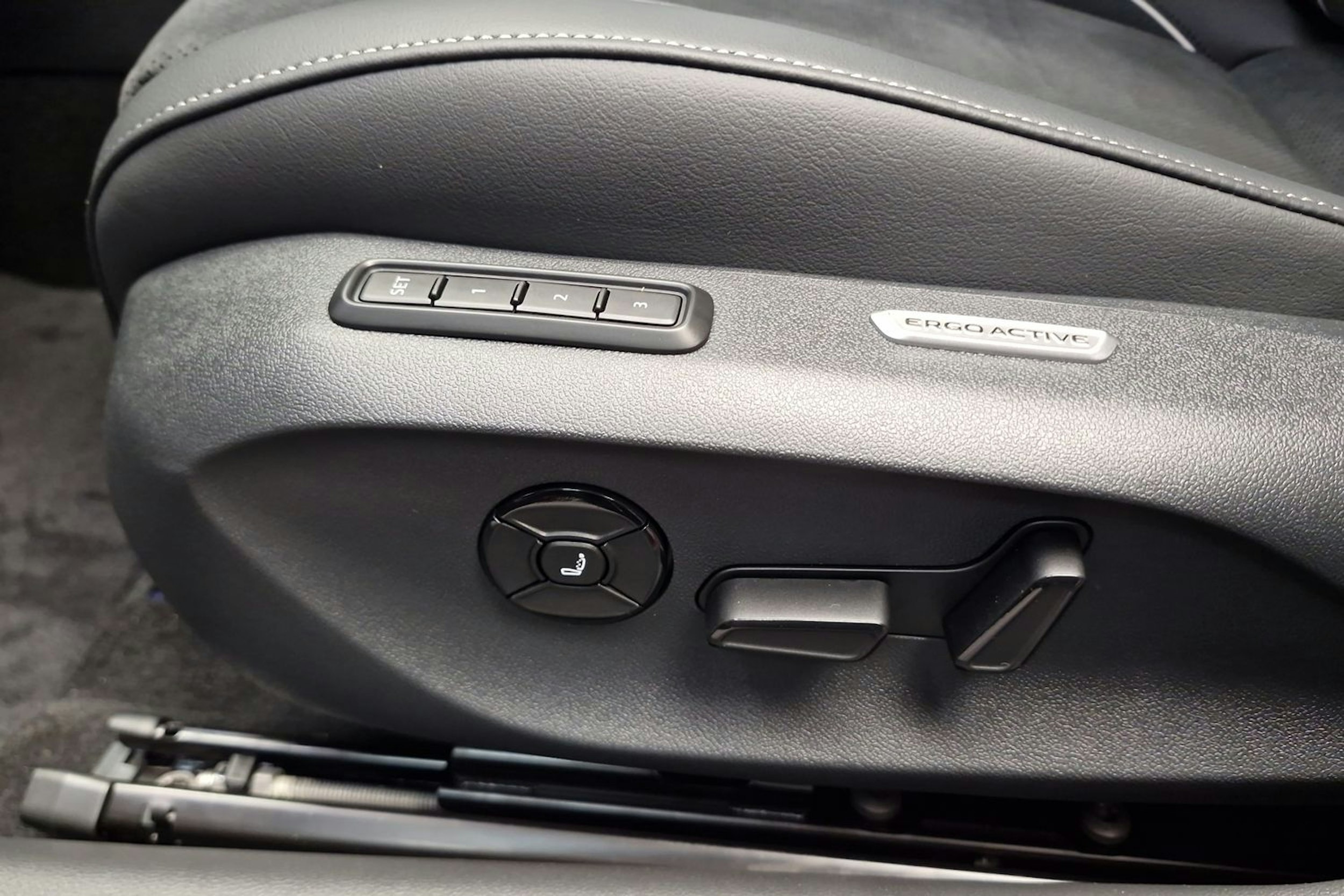 met. punainen Volkswagen Passat 2026 kuva 8.