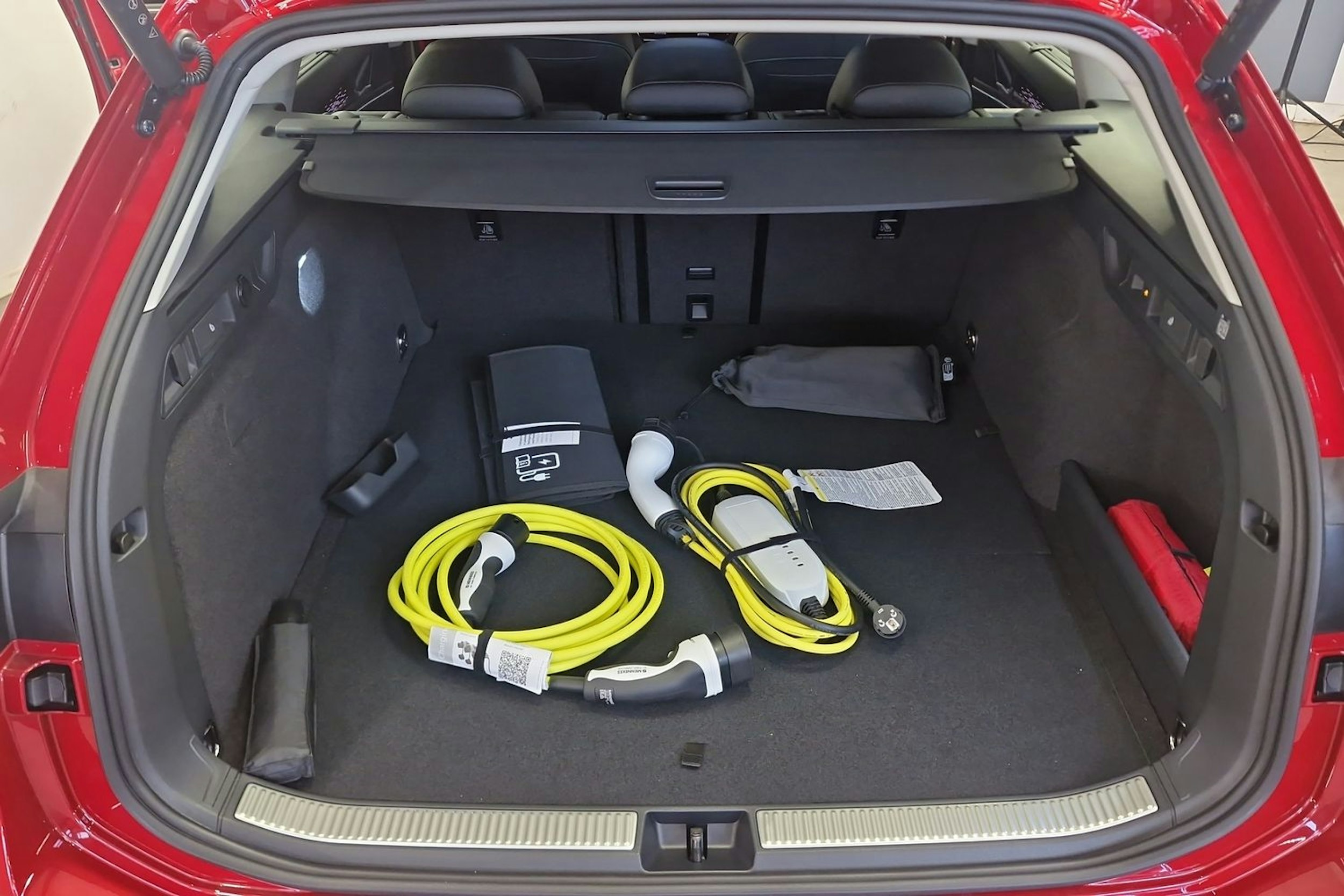 met. punainen Volkswagen Passat 2026 kuva 12.