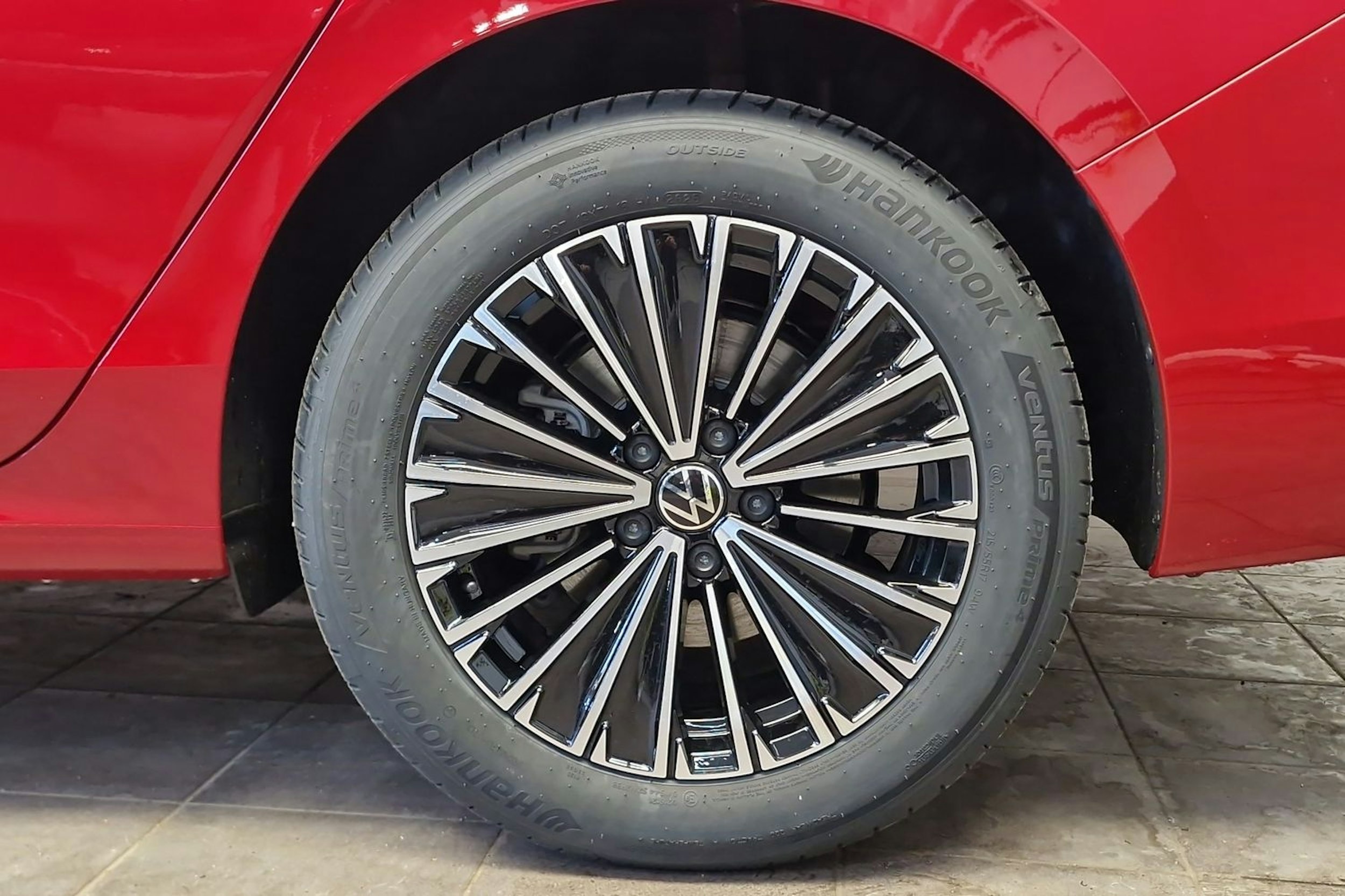 met. punainen Volkswagen Passat 2026 kuva 14.