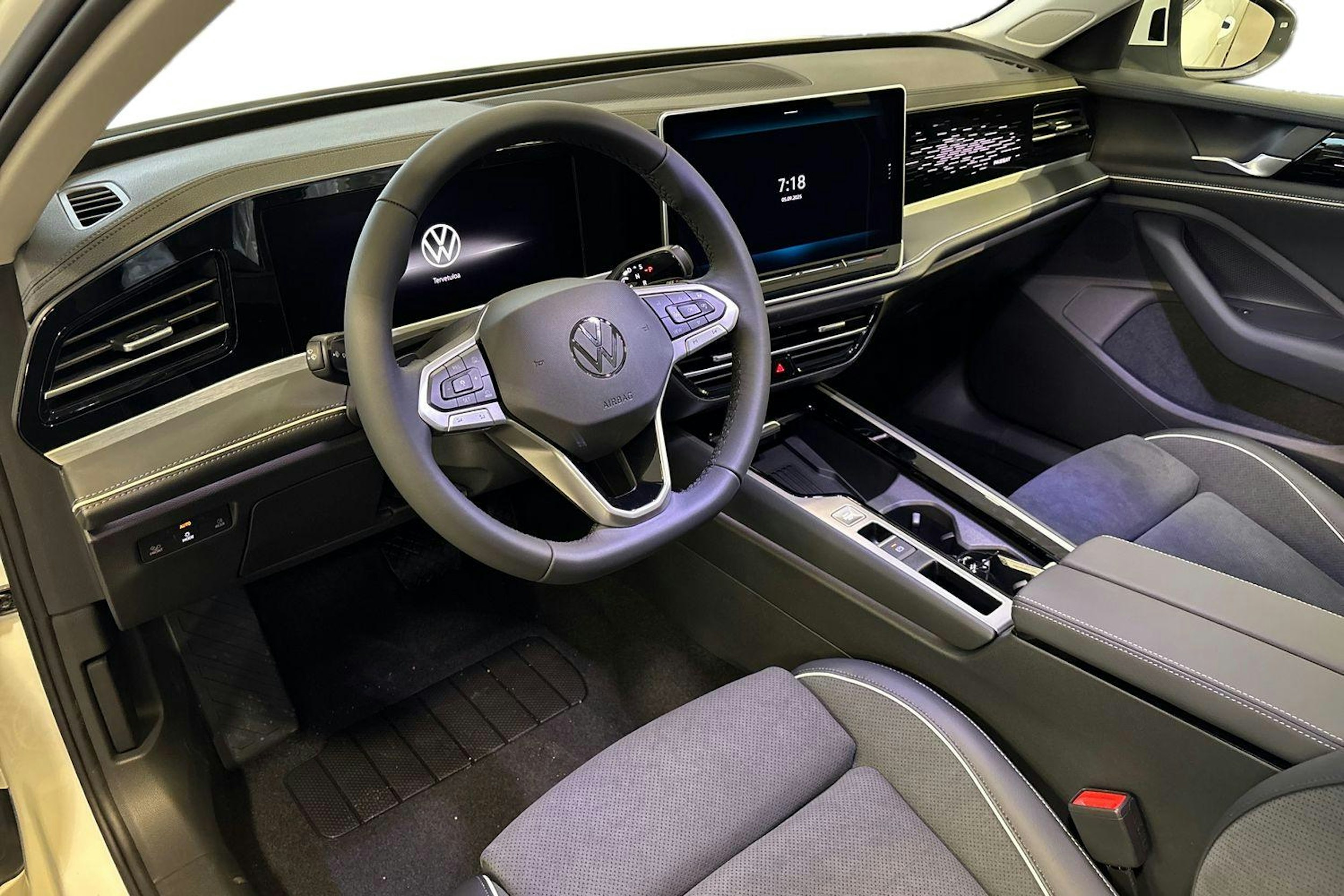 valkoinen Volkswagen Passat 2026 kuva 6.