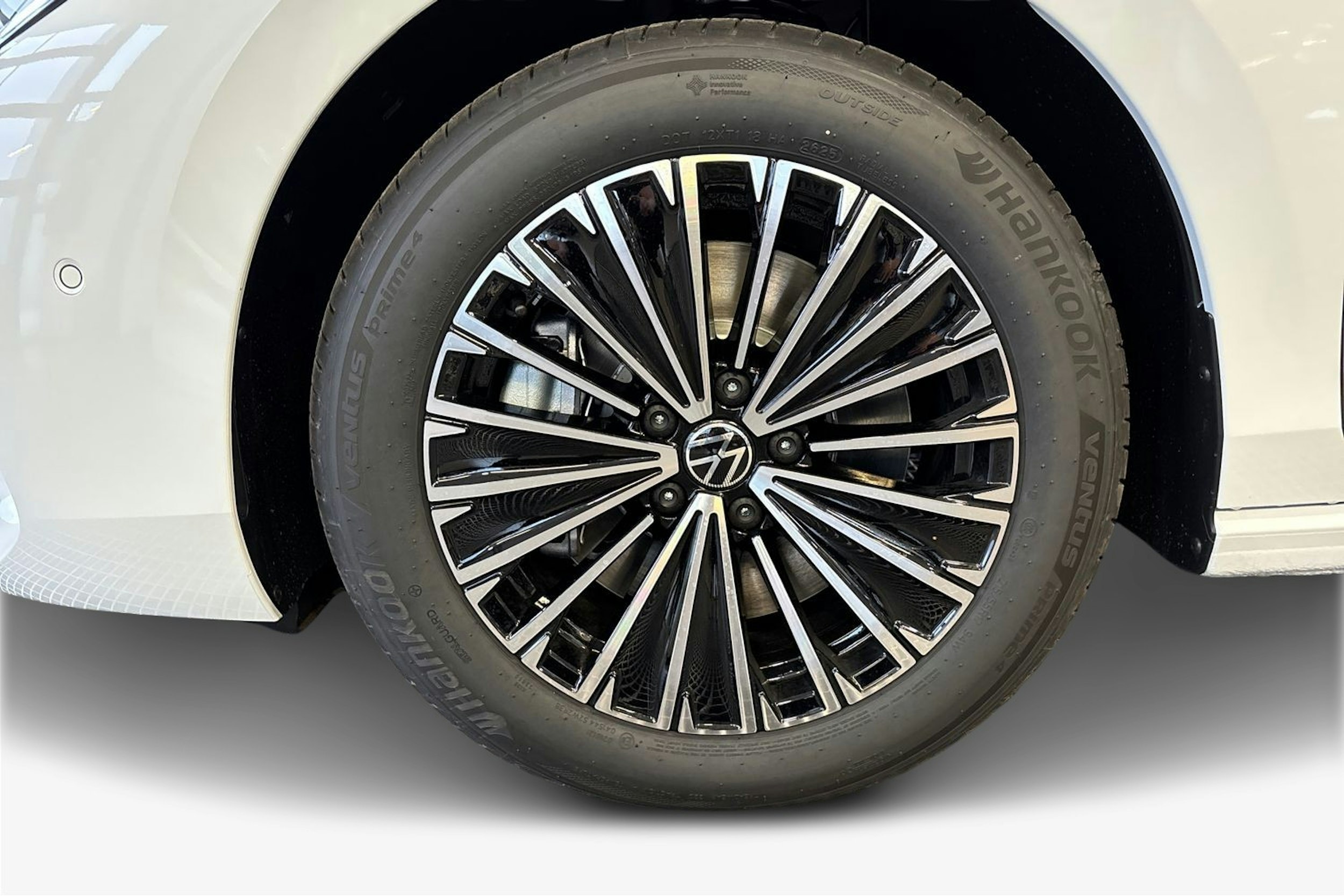 valkoinen Volkswagen Passat 2026 kuva 9.