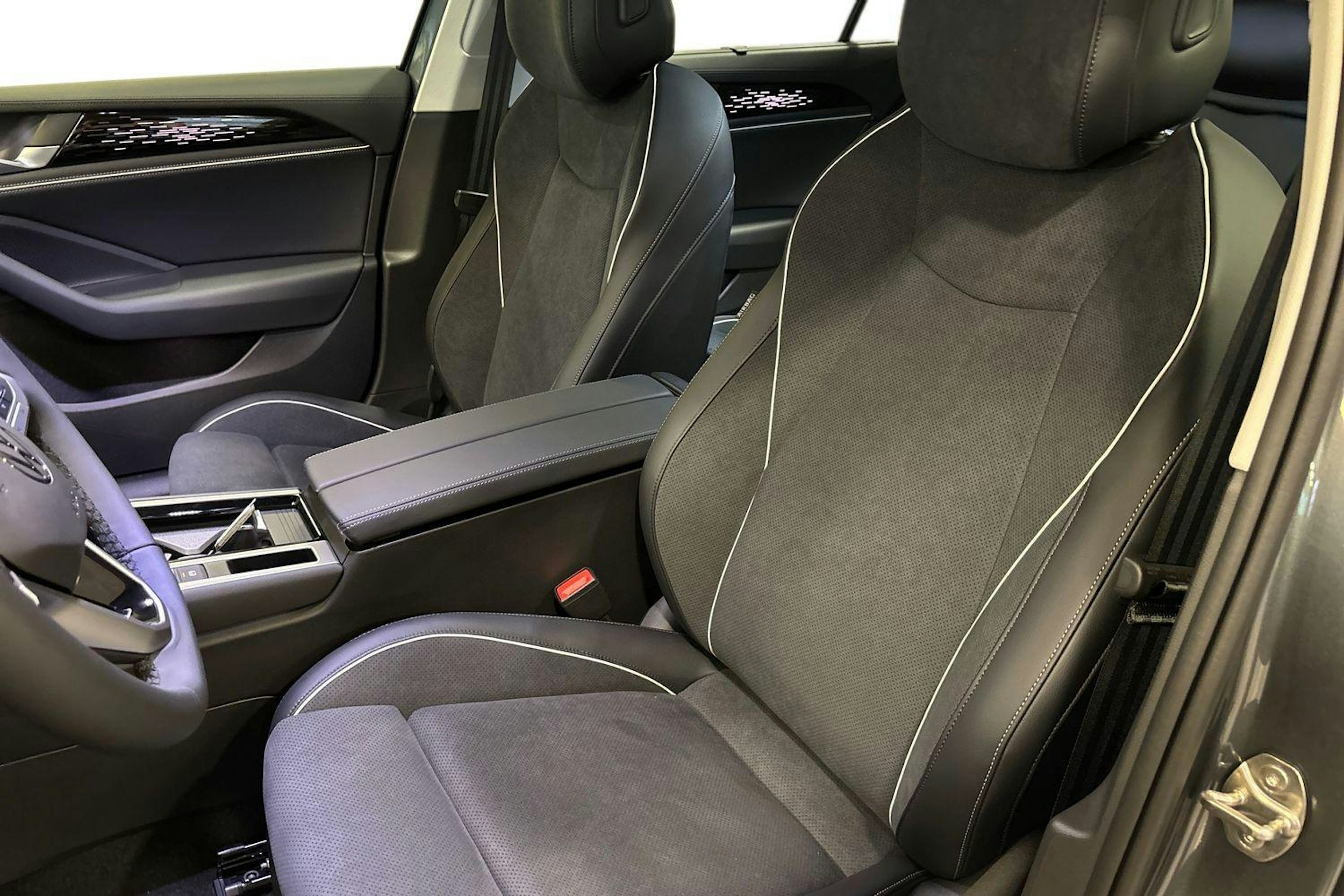 met. harmaa Volkswagen Passat 2026 kuva 8.