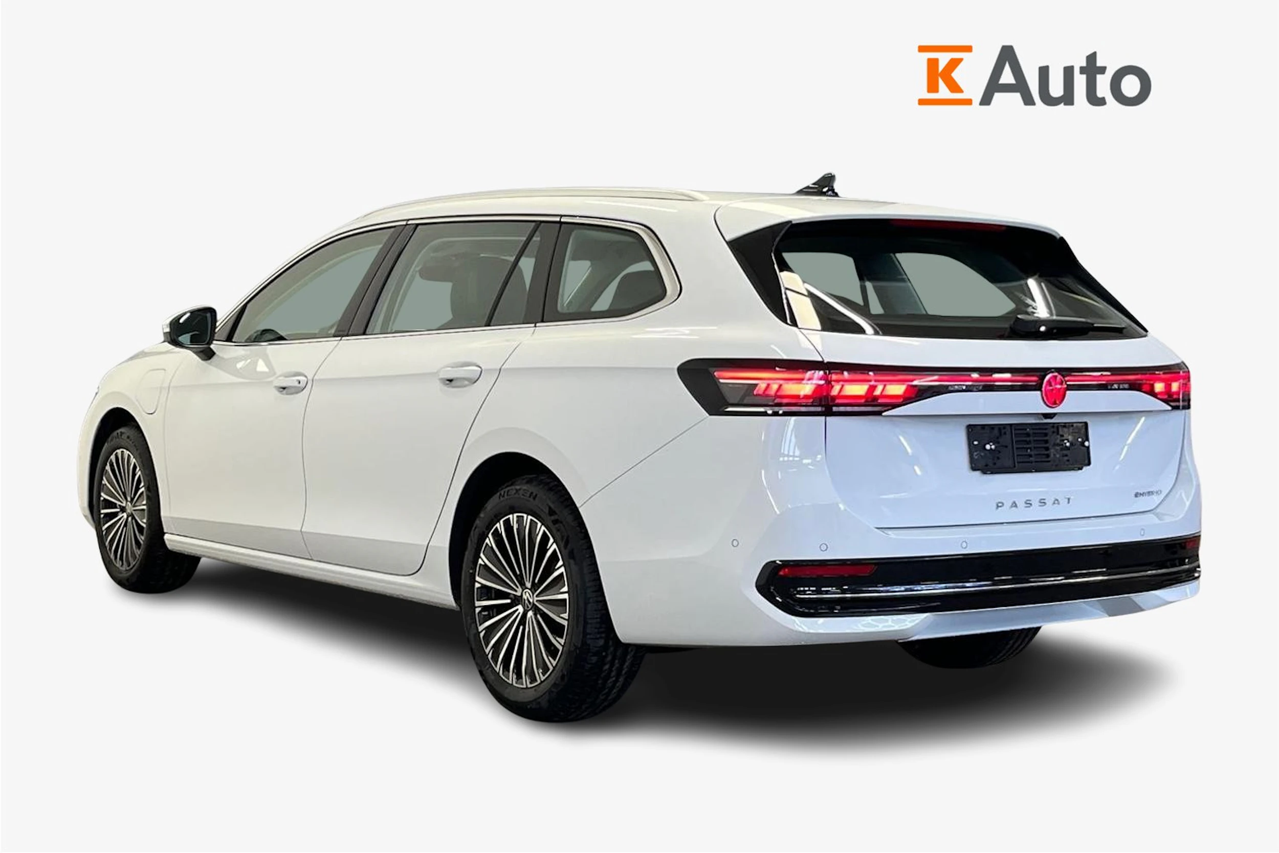 valkoinen Volkswagen Passat 2026 kuva 2.