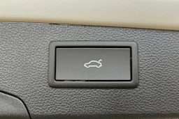 valkoinen Volkswagen Passat 2026 kuva 13.