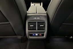 valkoinen Volkswagen Passat 2026 kuva 14.