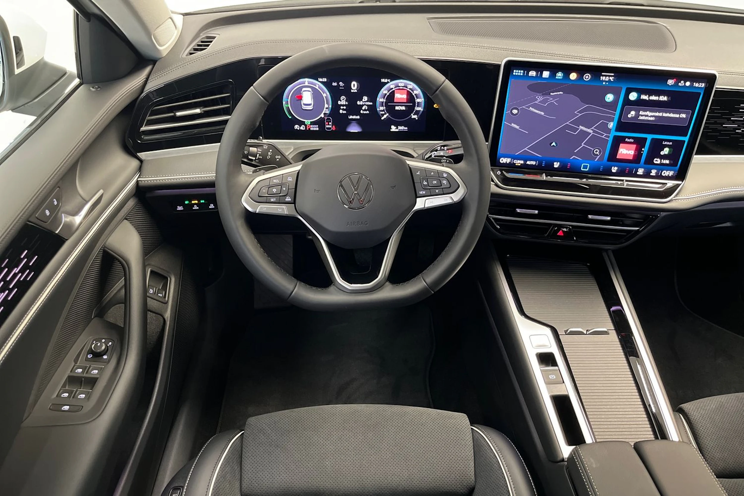 valkoinen Volkswagen Passat 2026 kuva 15.