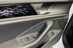 valkoinen Volkswagen Passat 2026 kuva 16.