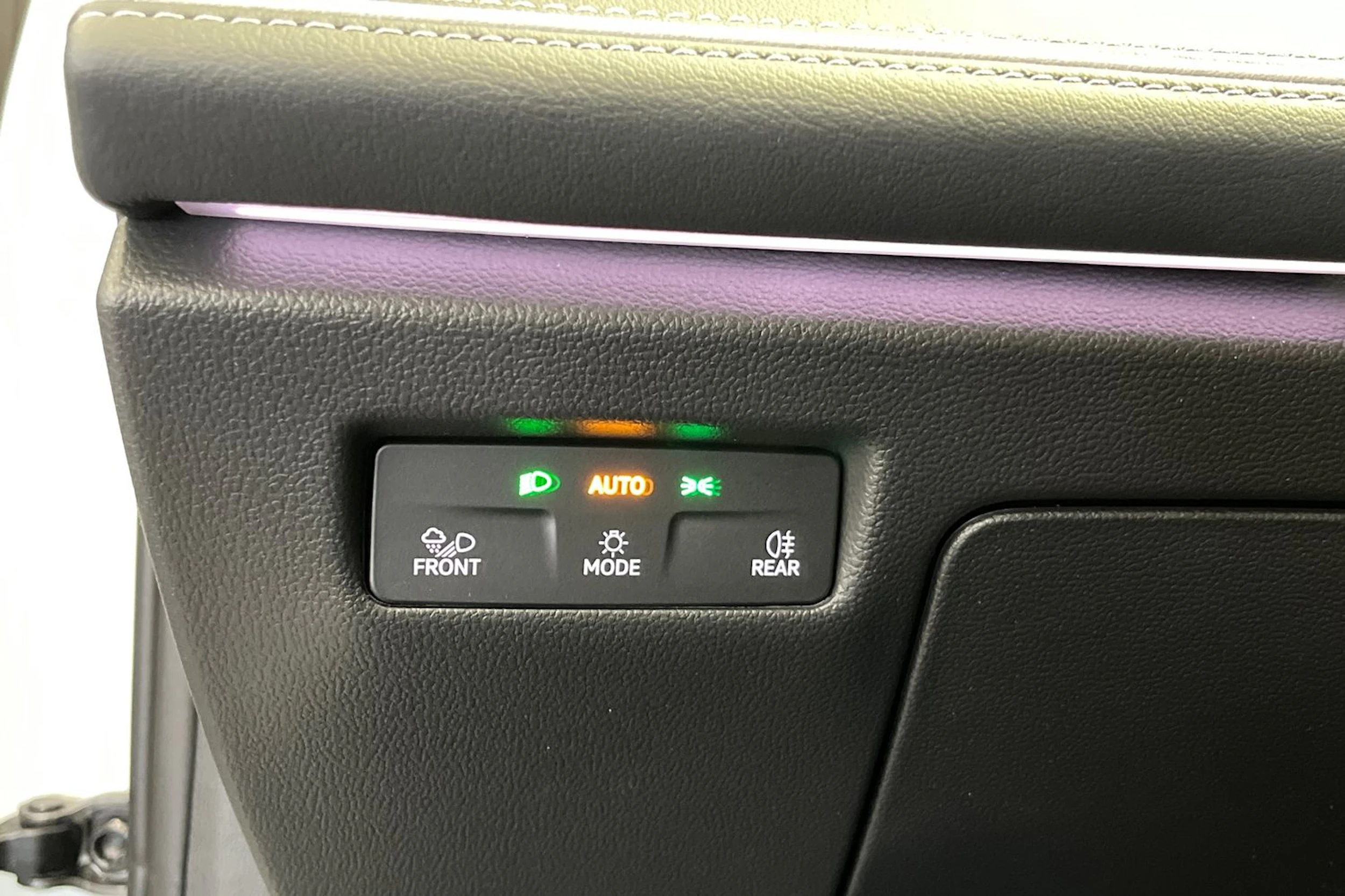valkoinen Volkswagen Passat 2026 kuva 17.