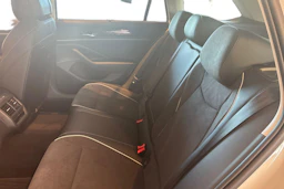 valkoinen Volkswagen Passat 2026 kuva 8.