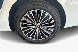 valkoinen Volkswagen Passat 2026 kuva 9.