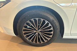 valkoinen Volkswagen Passat 2026 kuva 10.