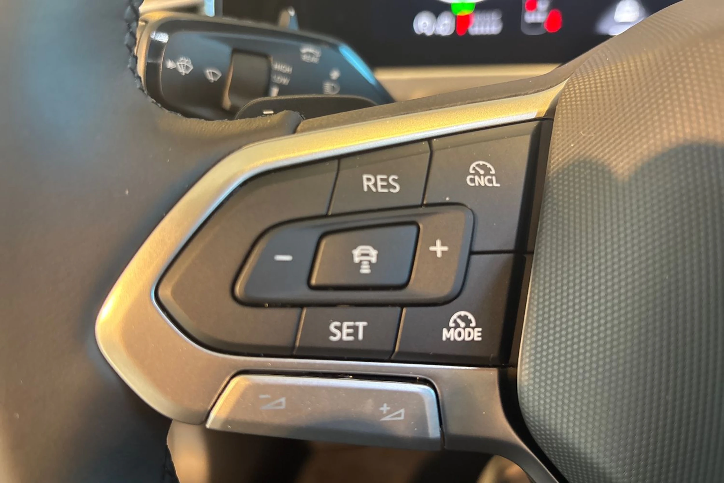 valkoinen Volkswagen Passat 2026 kuva 12.