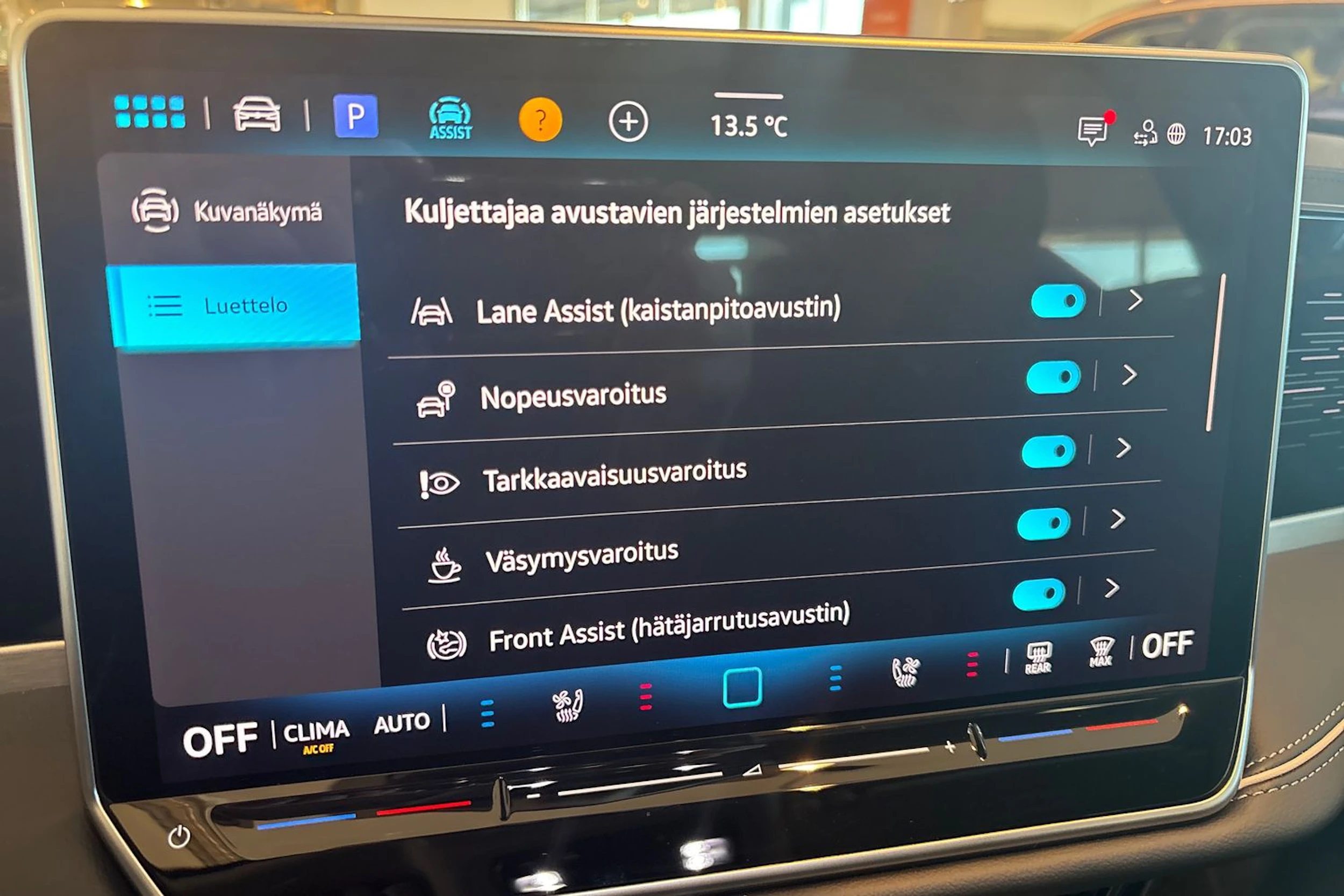 valkoinen Volkswagen Passat 2026 kuva 18.