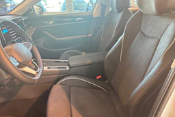 valkoinen Volkswagen Passat 2026 kuva 21.