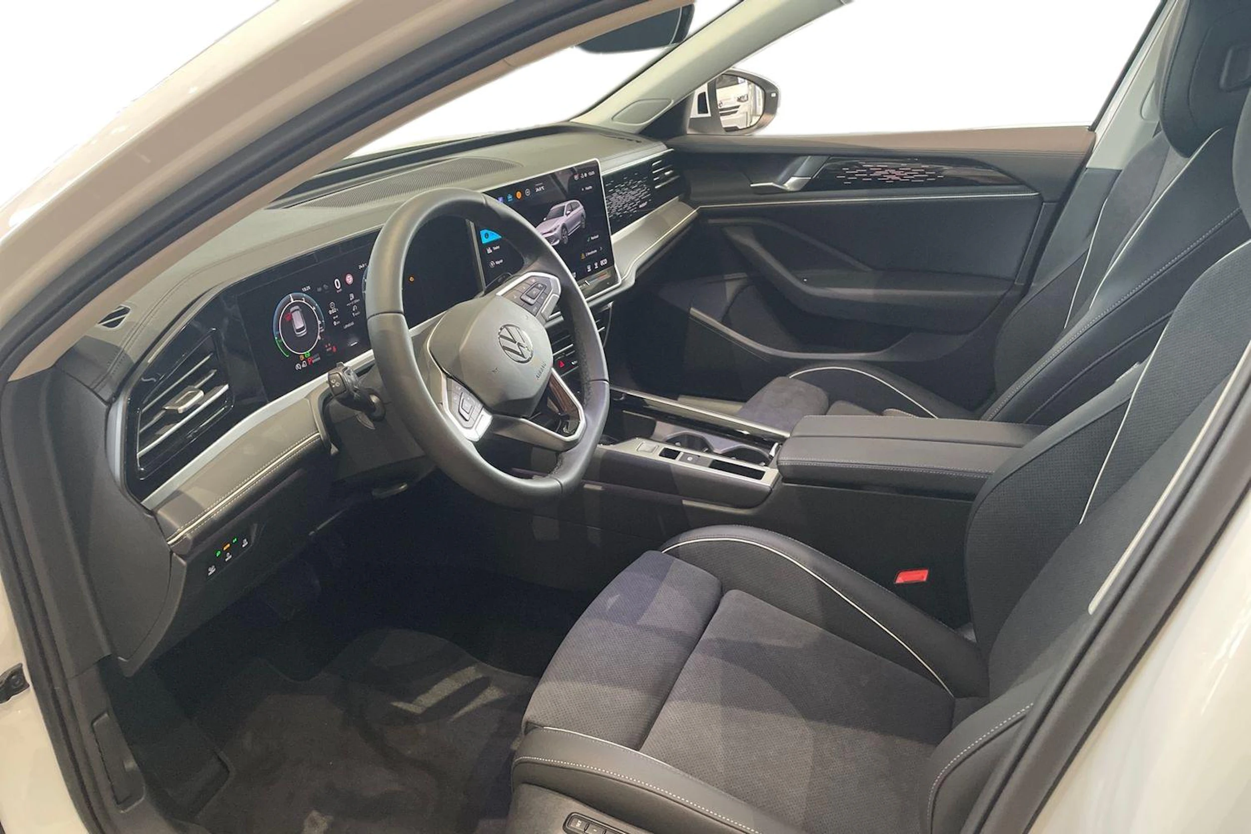 valkoinen Volkswagen Passat 2026 kuva 6.
