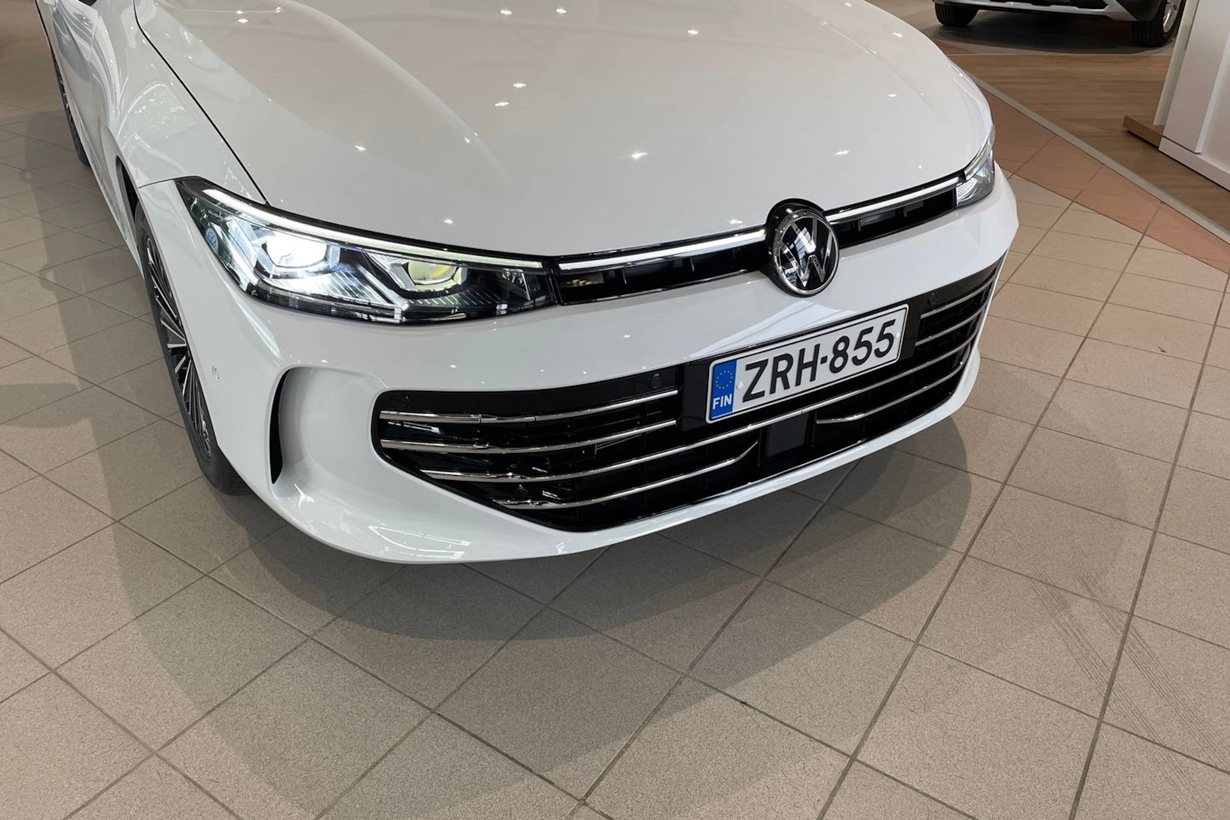 valkoinen Volkswagen Passat 2026 kuva 11.