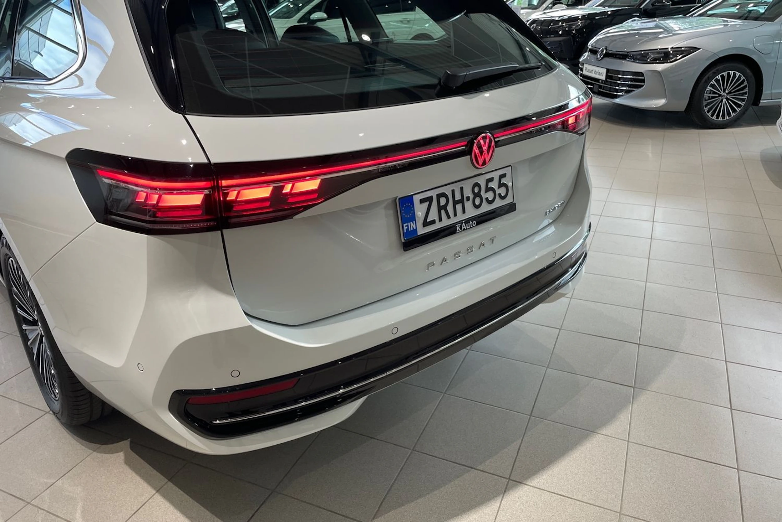 valkoinen Volkswagen Passat 2026 kuva 12.