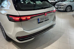 valkoinen Volkswagen Passat 2026 kuva 12.