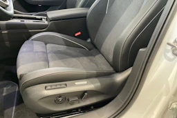 valkoinen Volkswagen Passat 2026 kuva 16.