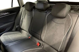 harmaa Volkswagen Passat 2026 kuva 8.