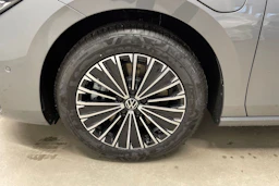 harmaa Volkswagen Passat 2026 kuva 10.