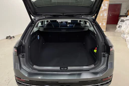 harmaa Volkswagen Passat 2026 kuva 11.