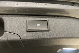 harmaa Volkswagen Passat 2026 kuva 12.