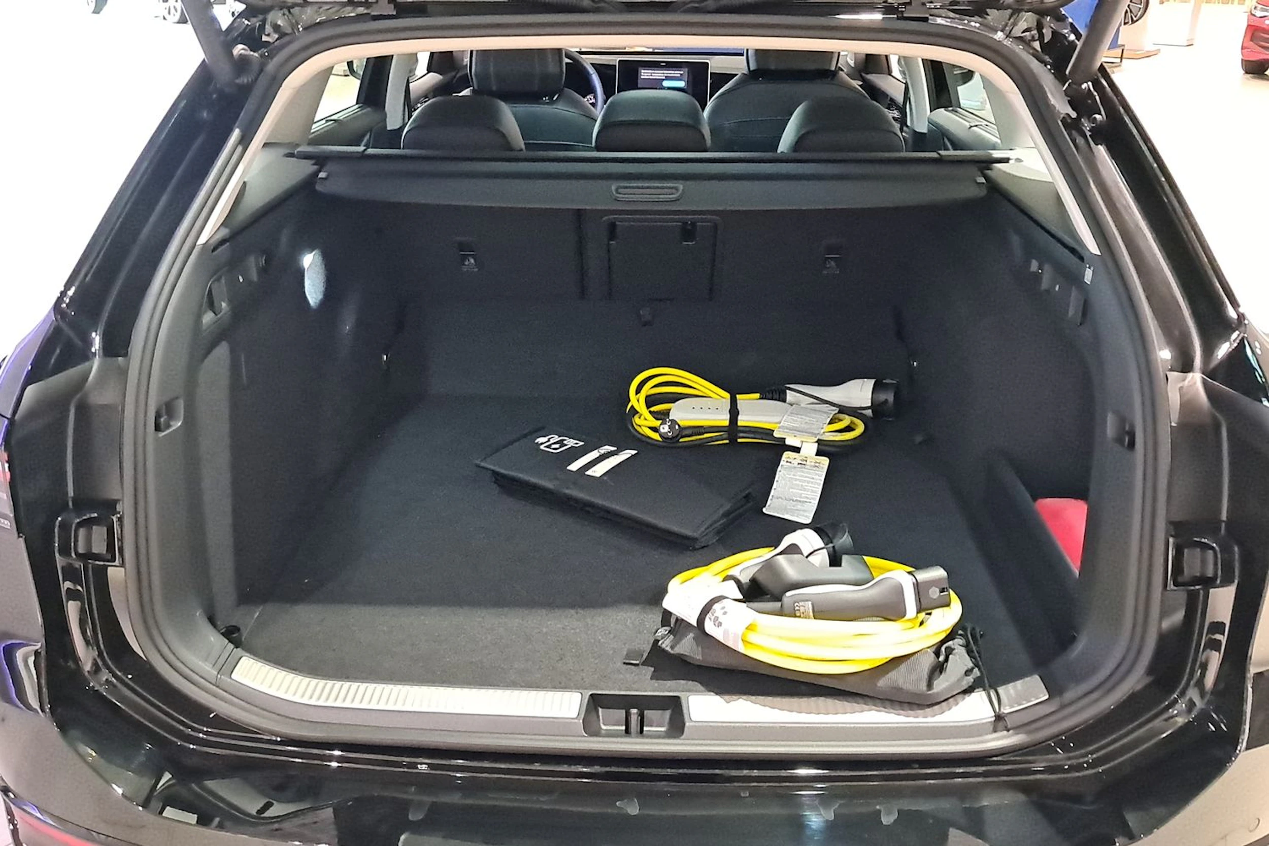 musta Volkswagen Passat 2026 kuva 11.