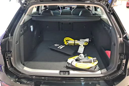musta Volkswagen Passat 2026 kuva 11.