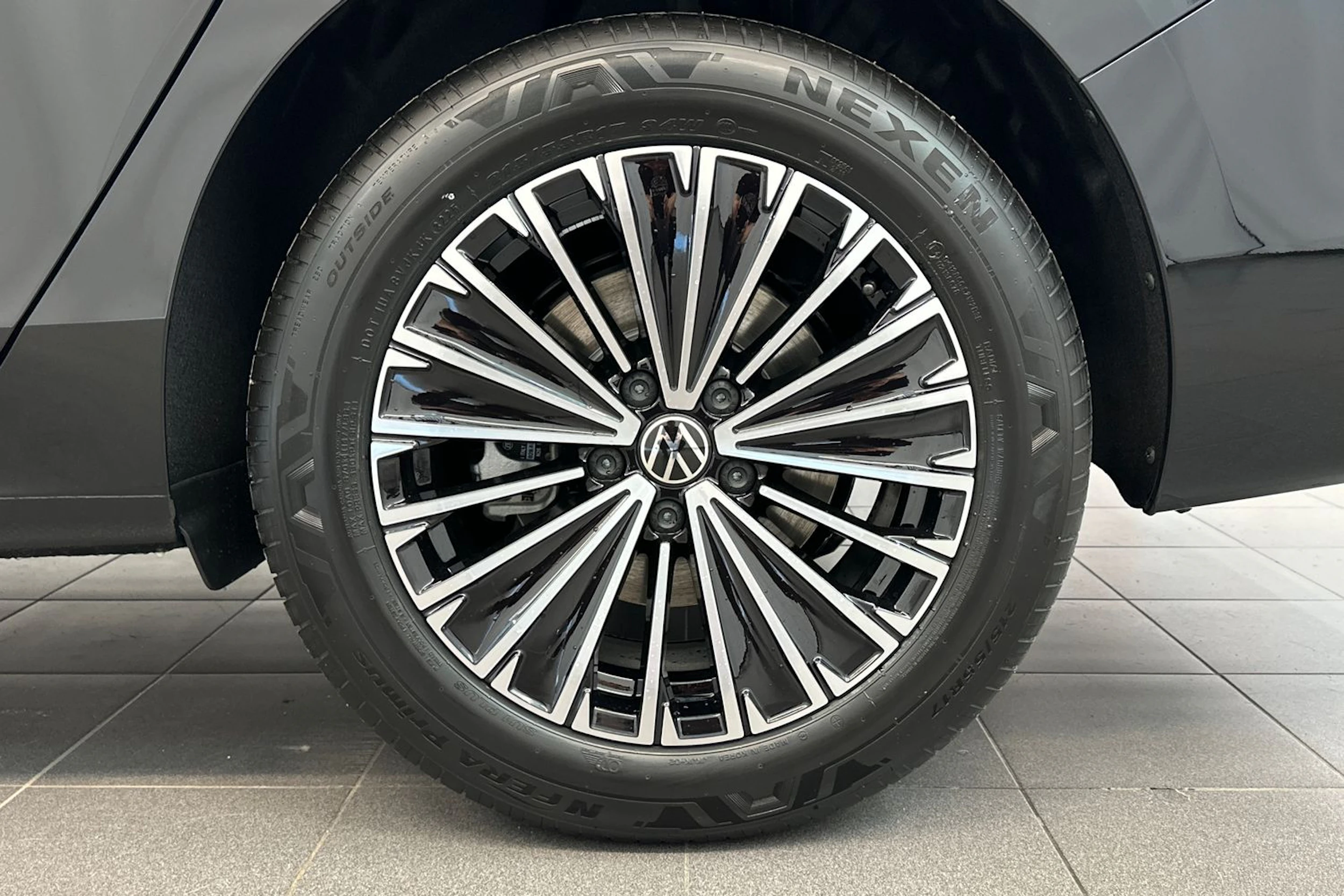 musta Volkswagen Passat 2026 kuva 10.