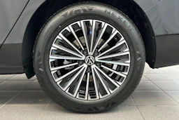 musta Volkswagen Passat 2026 kuva 10.