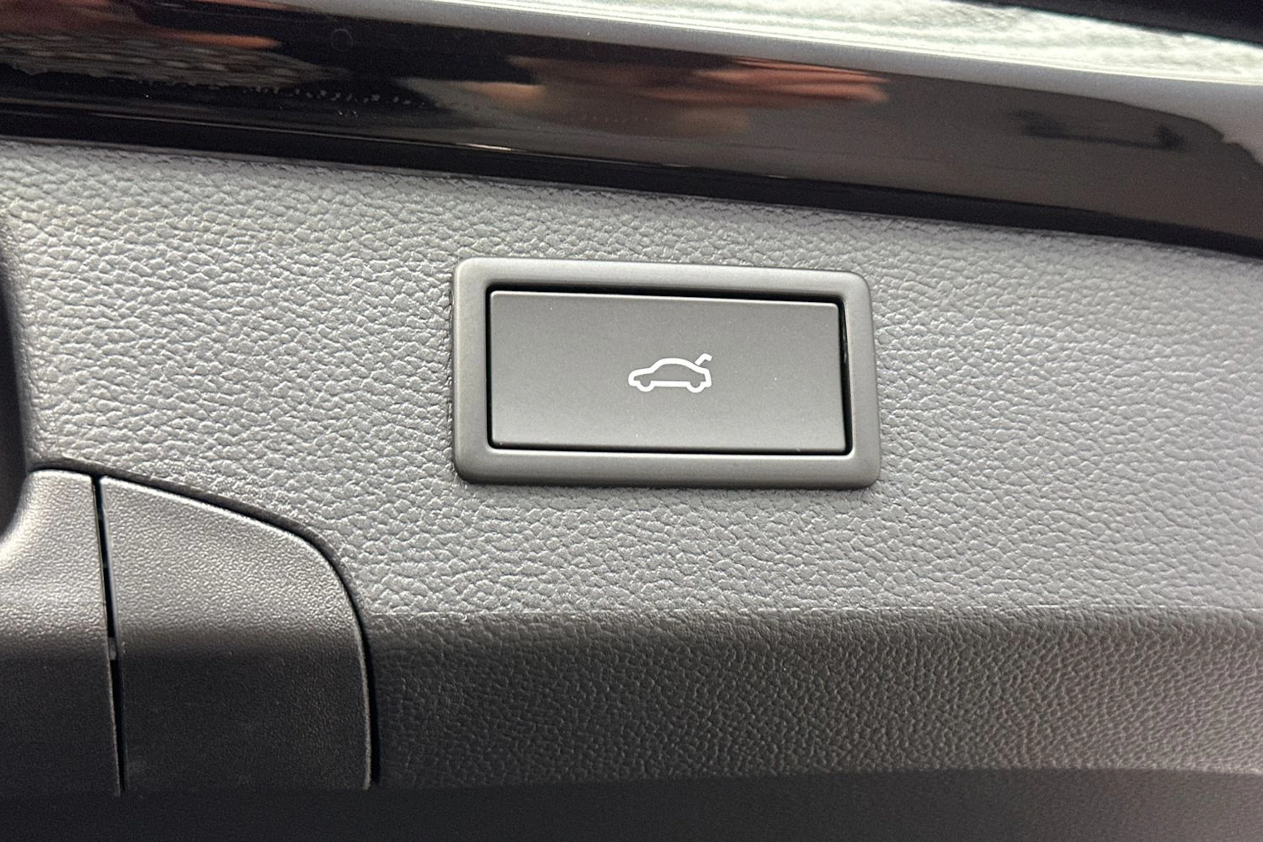 musta Volkswagen Passat 2026 kuva 12.