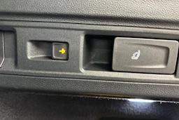musta Volkswagen Passat 2026 kuva 13.