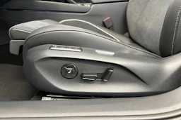 musta Volkswagen Passat 2026 kuva 17.