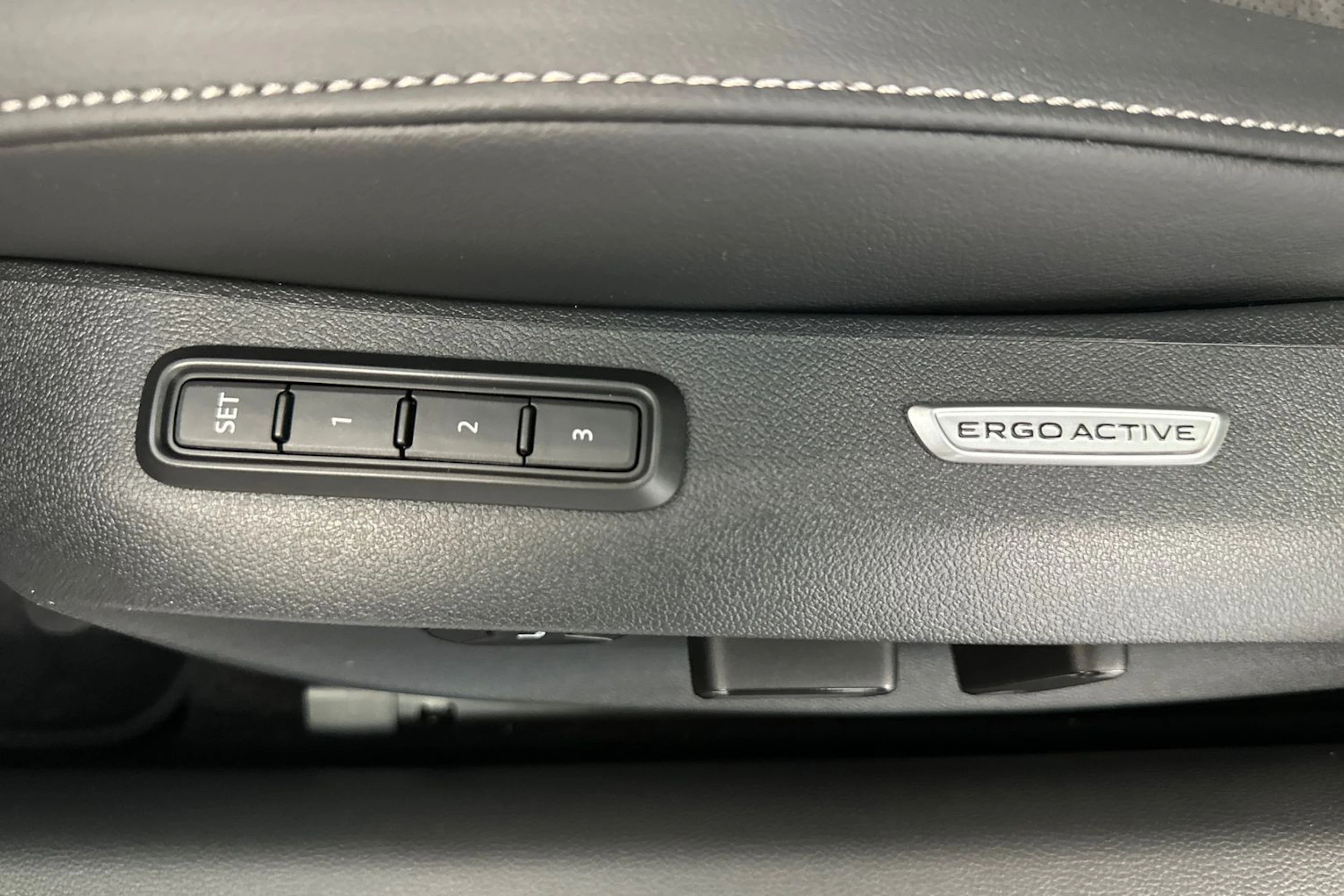 musta Volkswagen Passat 2026 kuva 18.