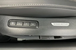 musta Volkswagen Passat 2026 kuva 18.