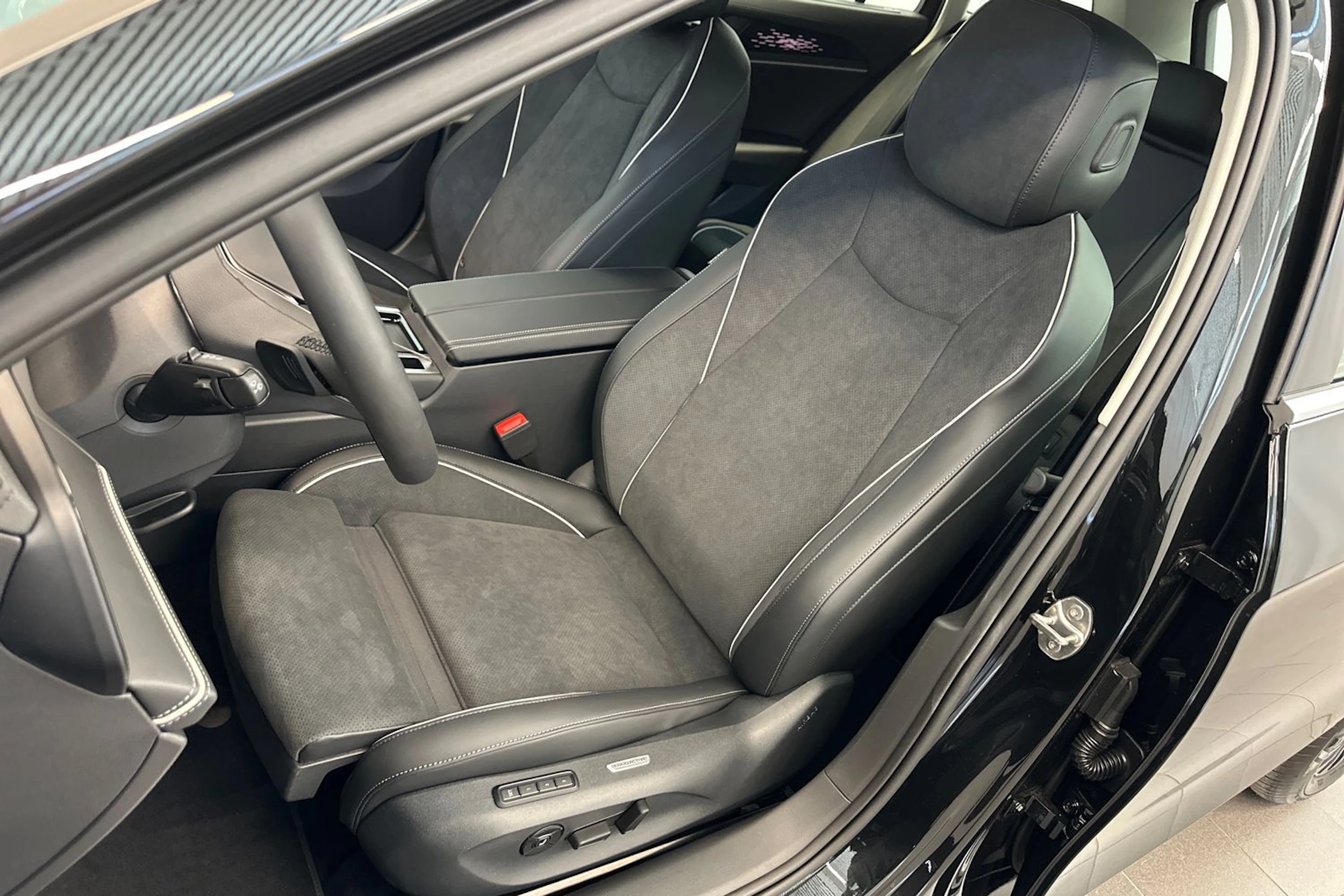 musta Volkswagen Passat 2026 kuva 19.