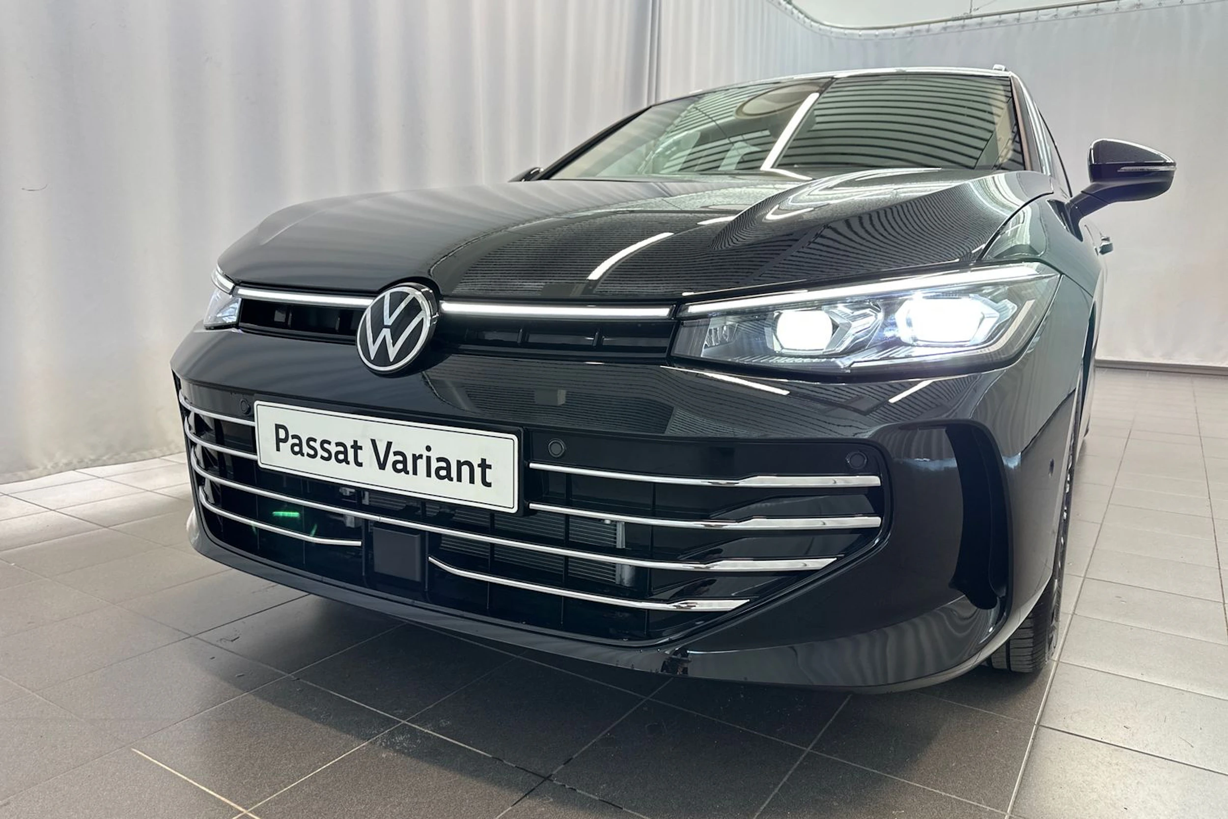 musta Volkswagen Passat 2026 kuva 34.
